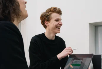 Teun aan het werk bij BRANDBITS 6