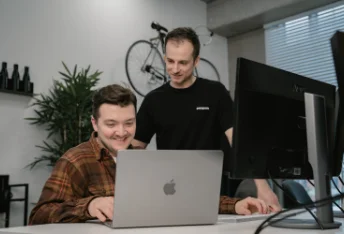Creative design consultation between Vincent and Rik