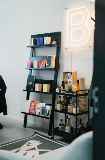 Office atmosphere photo by BRANDBITS