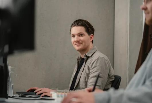 Marketing expert Stijn aan het werk